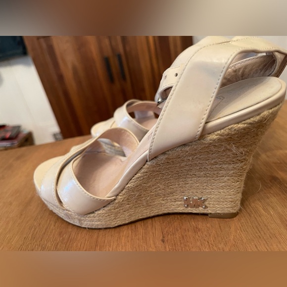New without box Micheal Kors Wedge Sandals - Picture 2 of 5